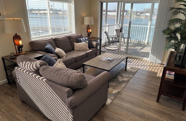 NEW spacious 2 BR/2 BA w. pool, dockage available, bar