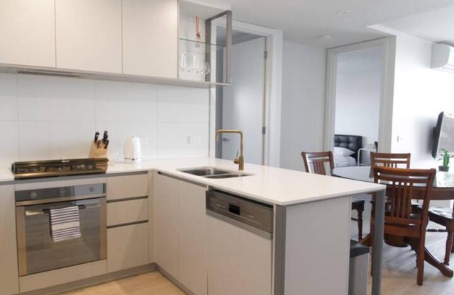 New Spacious 2 Bedroom With Gorgeous City Views