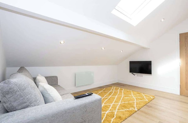 NEW! Spacious Flat in Greater Manchester, Sleeps 4