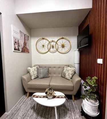 New & Spacious Unit in QC w/Wifi & Netflix