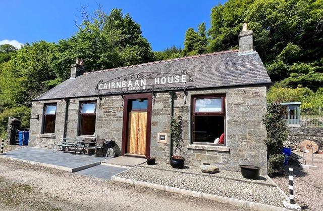 NEW SUMMER 2023 - Cairnbaan, an inviting cottage, canal views, pet friendly