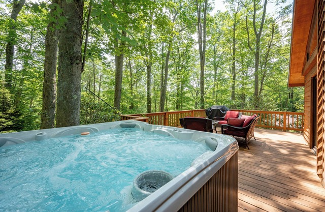 New! The Breakaway: Lake Access, Dogs Welcome, Hot Tub, Fireplace!