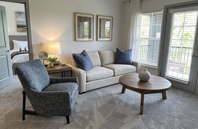 NEW: The C-Suite - Lux Dublin King w/Home Office