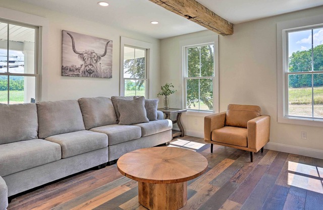 New! Updated Hudson Valley Farmhouse near Legoland and more