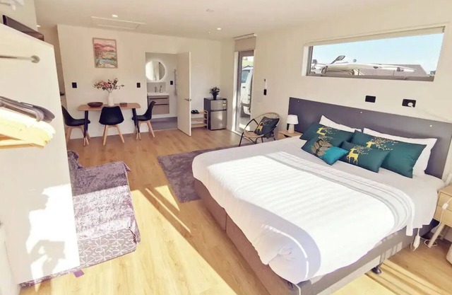 New warm quiet comfy & cozy studio/king bed