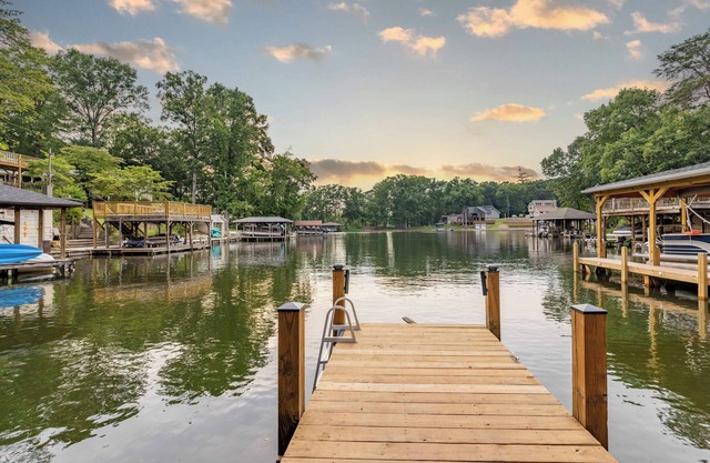 New, waterfront, family size lake house in a quiet cove at Lake Tillery.