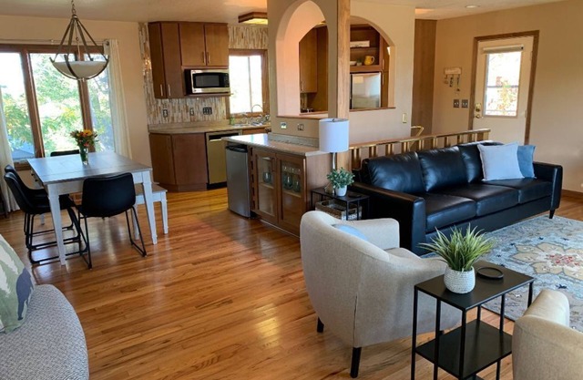 Newly furnished 4 Bed, 2 bath, home in quiet neighborhood