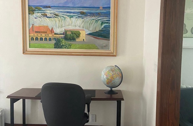 Newly Listed 4-bedroom , 2 bath house with WiFi, AC 10 minute walk to the Falls!