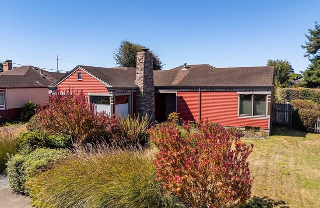 🏡 Newly Relisted! Henderson Haven- In the Heart of Eureka, Spacious, Deck/BBQ!