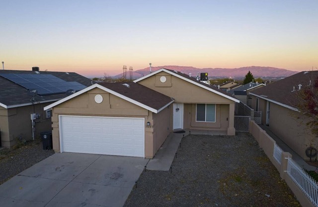 Newly renovated 3Bed 2Ba Family Home with Mountain View