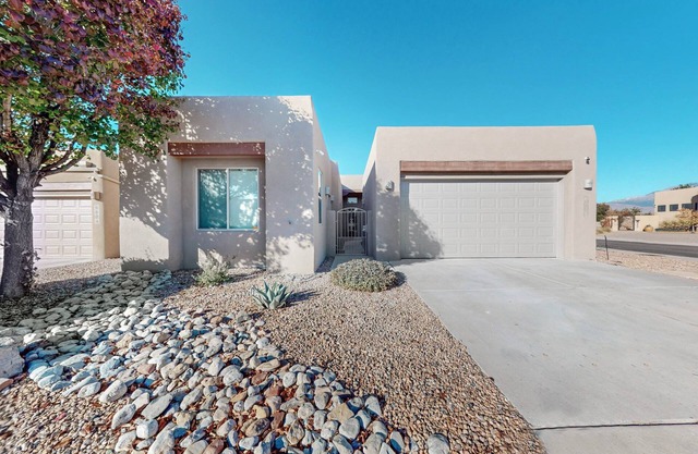 Newly renovated! Furnished Luxury Rental! Near Balloon Fiesta Park!