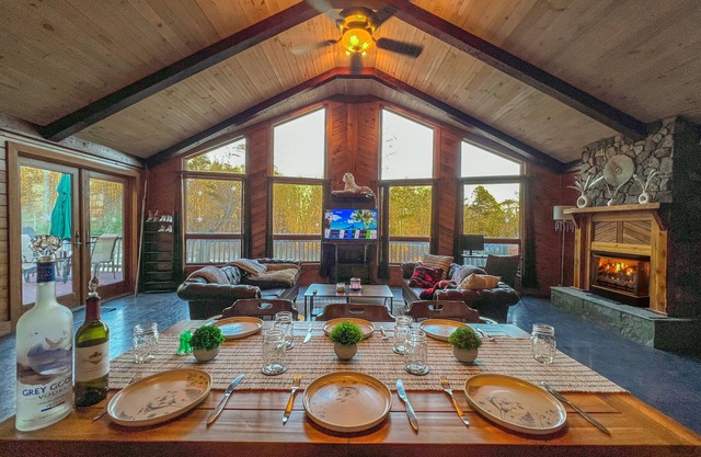 Newly Renovated Luxury Chalet w/6P Hot Tub, Game Room, and Fireplace