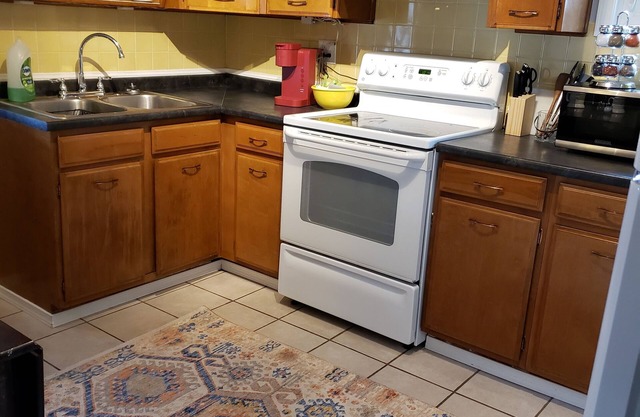 Newly renovated, monthly rental, weekly cleaning, Great location