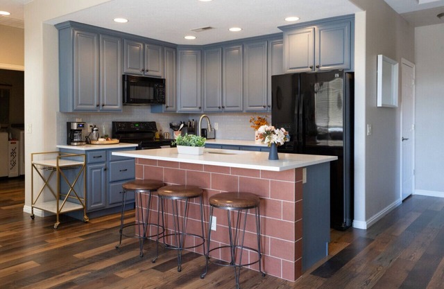 Newly Renovated Sparkling Springs by J and Amy BL990802