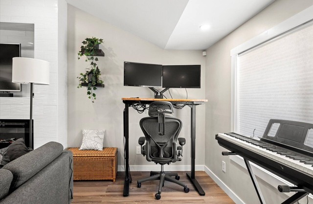 Newly Renovated Standing Desk and King Bed