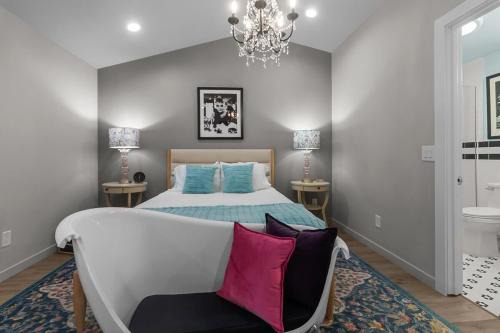 Newly Renovated The American Hotel Breakfast at Tiffany's Suite