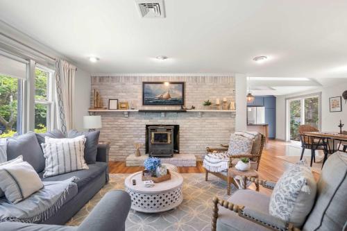 Newly Updated Home Close to Beaches