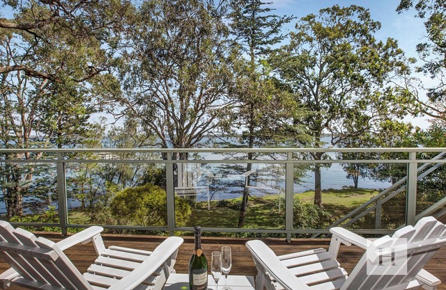 Niaroo Lakeside - Family Friendly Waterfront Home