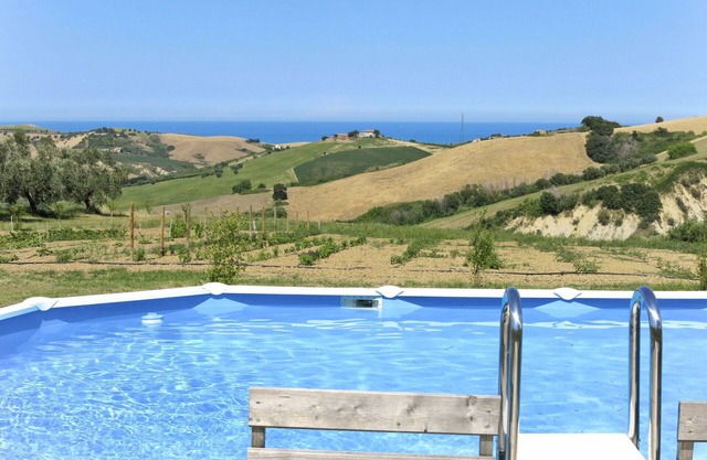 Nice apartment in villa with pool, hot tub, A/C, WIFI, TV, patio, pets allowed and panoramic view