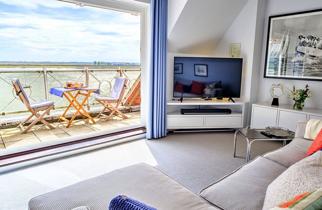 Nice apartment for 5 people with WIFI, balcony and pets allowed