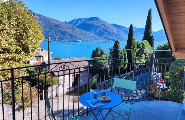 Nice apartment for 5 guests with A/C, WIFI, TV and balcony