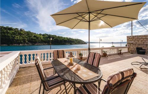 Nice Apartment In Novigrad With Kitchen