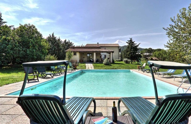 Nice apartment in villa for 5 guests with WIFI, pool, TV and balcony