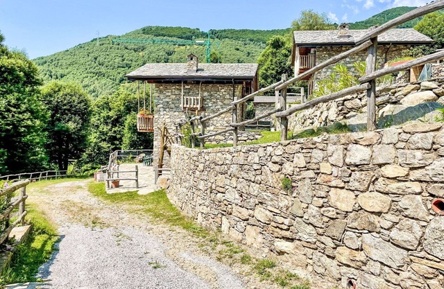 Nice apartment in villa for 6 people with WIFI, TV, patio and pets allowed