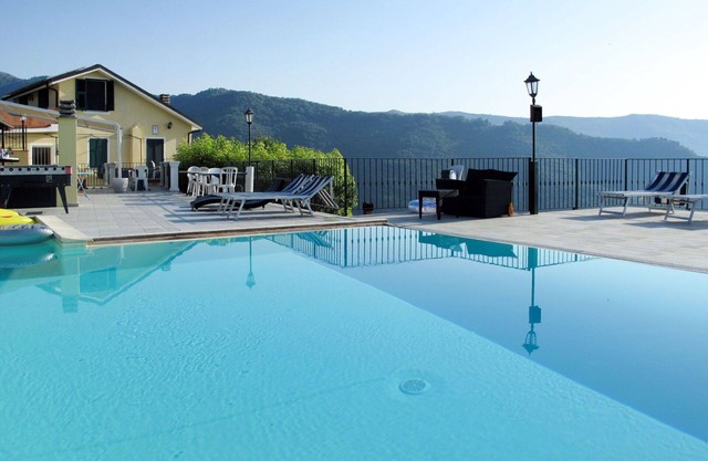 Nice apartment for 4 guests with WIFI, hot tub, A/C, pool, TV and patio