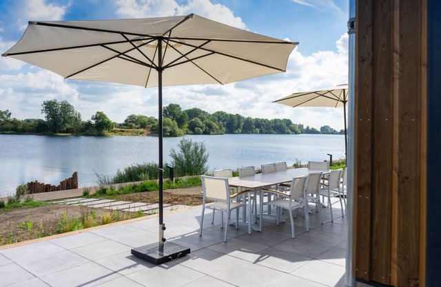 Nice chalet with combi microwave, near the Maas