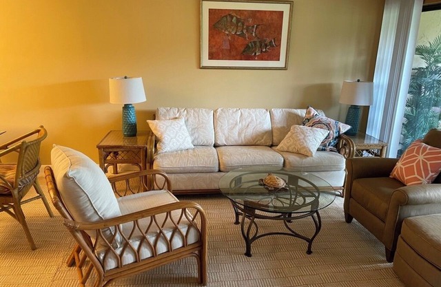 Nice, first floor condo in the lovely Meadows community