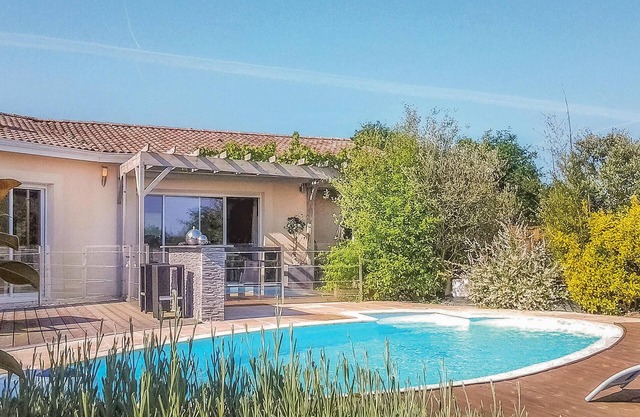 Nice home in ST-MICHEL-L'ECLUSE/Le-