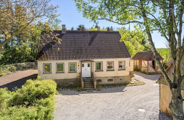 Nice home in Tranekær with kitchen