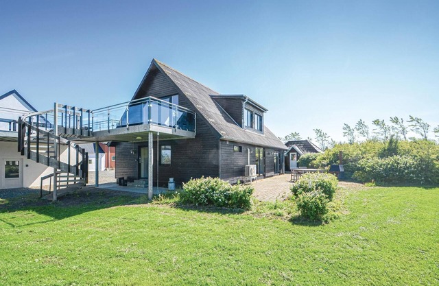 Nice home in Vinderup with WiFi