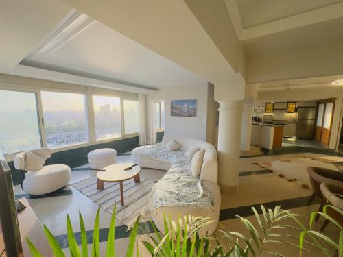 Nilefront Elegance Apartment Between Zamalek & Downtown