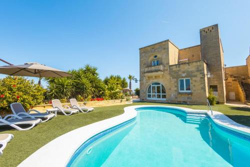 Nirvana Gozitan Villa & Pool - Happy Rentals