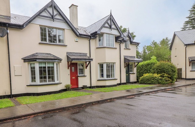 NO. 4 LANSDOWNE VILLAGE, family friendly in Kenmare, County Kerry