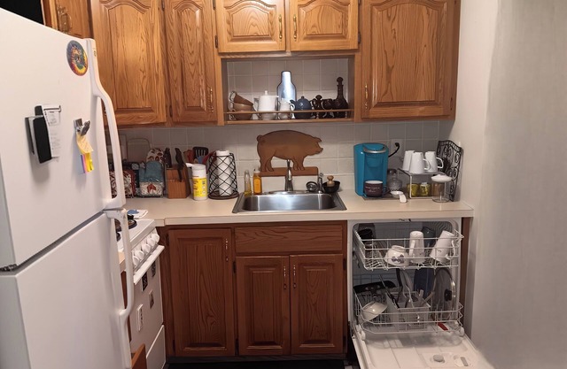 NO CLEANING FEES ALL NOVEMBER. LOW LOW RATES.