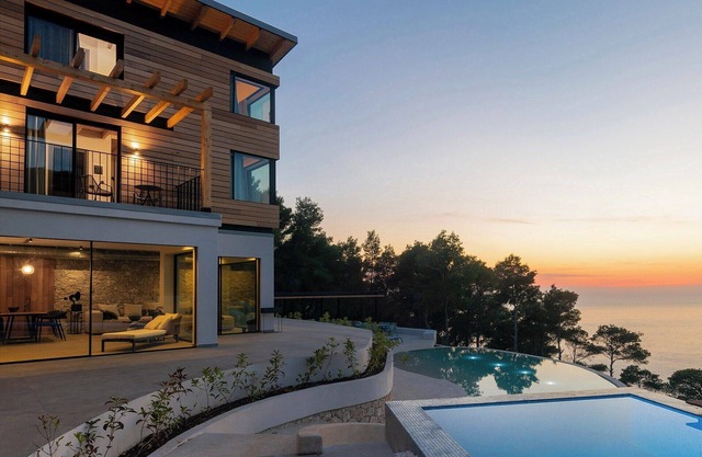 Noiya - Eight Bedroom Villa, Sleeps 16