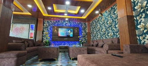 Noor Palace