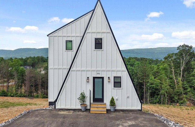Nordic Nest | Gorgeous A-frame Cabin | Bluff Views!