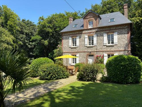 Norman House Between Forest And Sea Near Etretat