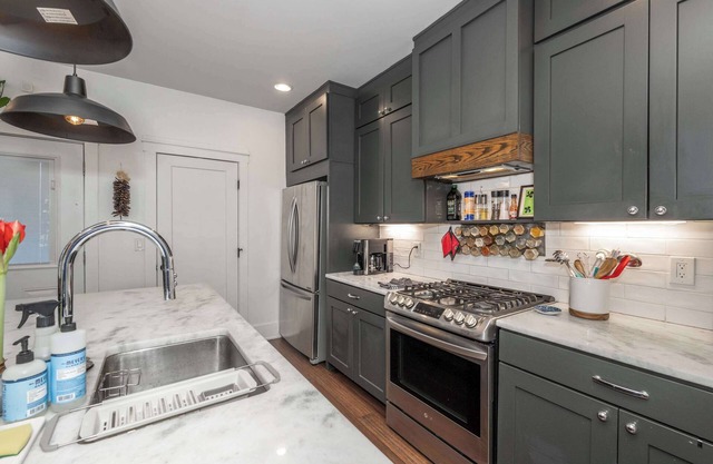 Northside Nook Home for 6!