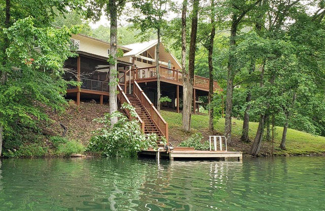 NOT ACCEPTING BOOKINGSnPrivate lake - PETS WELCOME