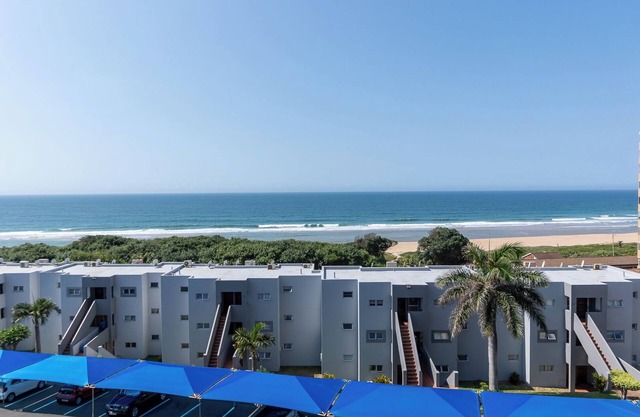 nSeaview, 6 sleeper, secure complex with amenities, direct beach access and WiFi