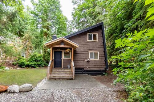 NWPADS-Verlot River Cabin - Hot Tub-Firepit-Beach