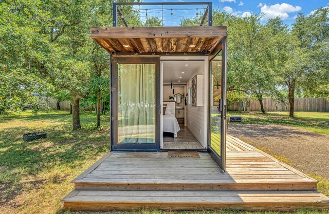 Oak Harbor - Container Home Near Baylor, Magnolia