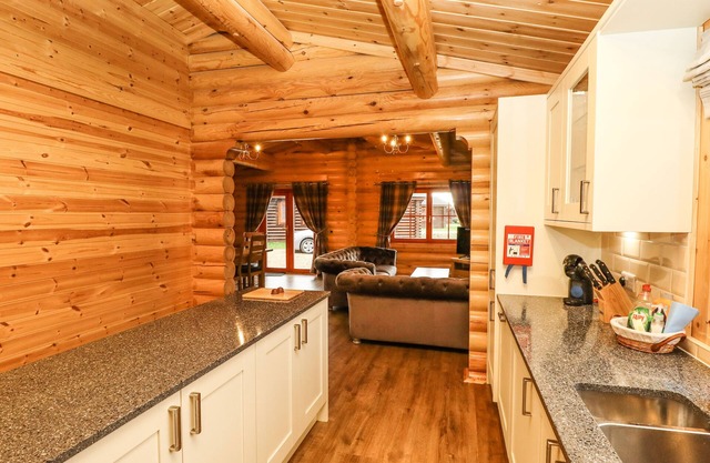 Oak Lodge