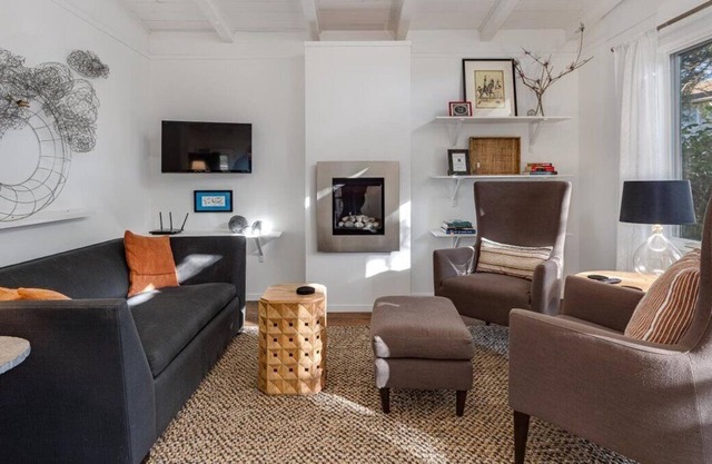 Oak Tree *30+ Day Rental*