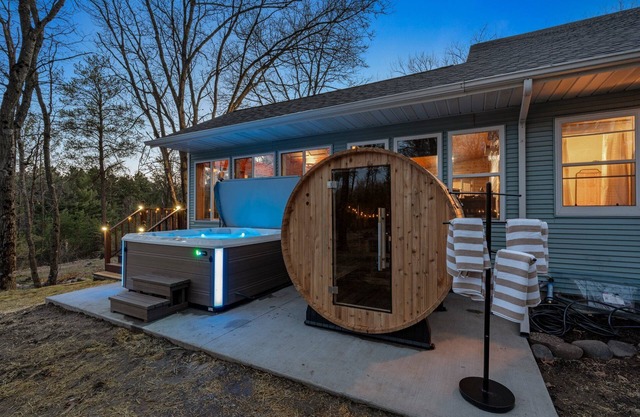 Oakwood Manor: Hot Tub, Sauna, Fire Pit, Games